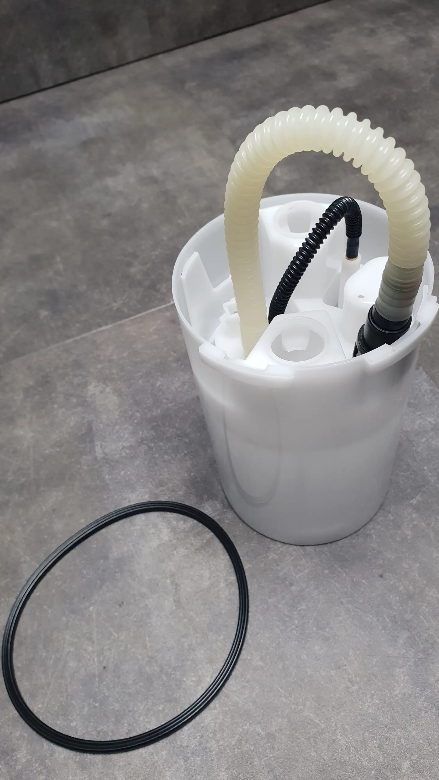 Топливный насос (бензонасос) E83 [M54,N46] (модуль в сборе)