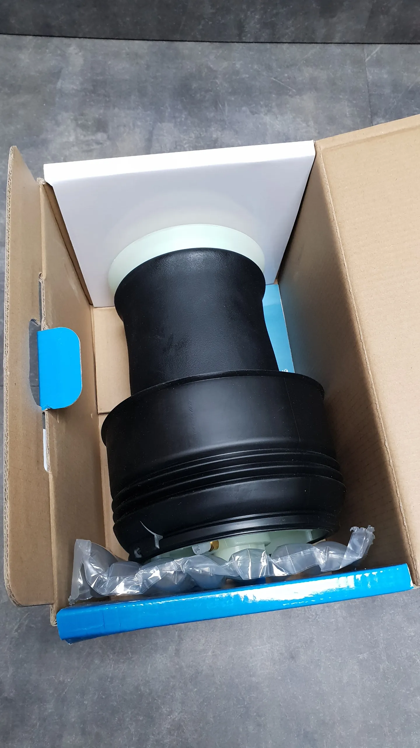 Пневмоамортизатор (пневмобаллон) задний E70,E71,F15,F16 [без AdDrive/с AdDrive/спорт подв]