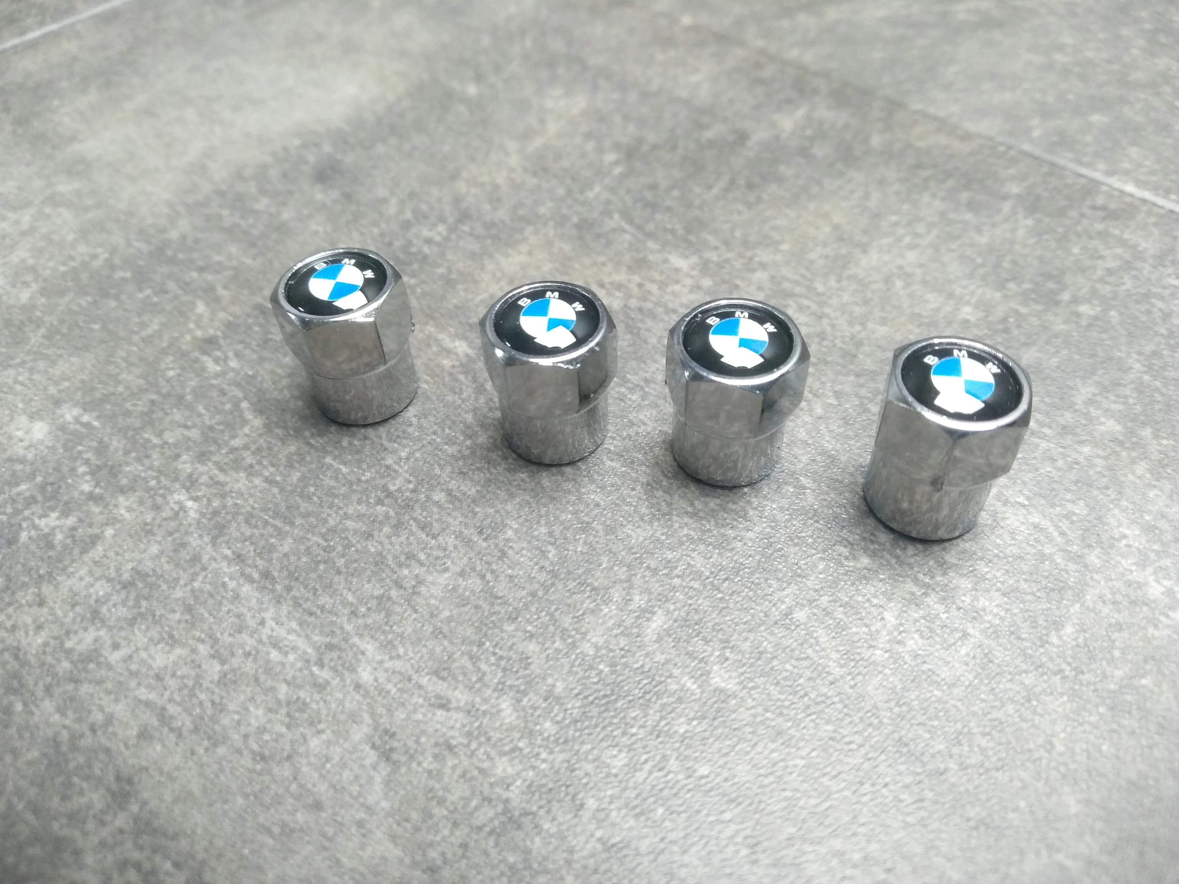 Колпачки на ниппель BMW серебристые (4 шт в комплекте)