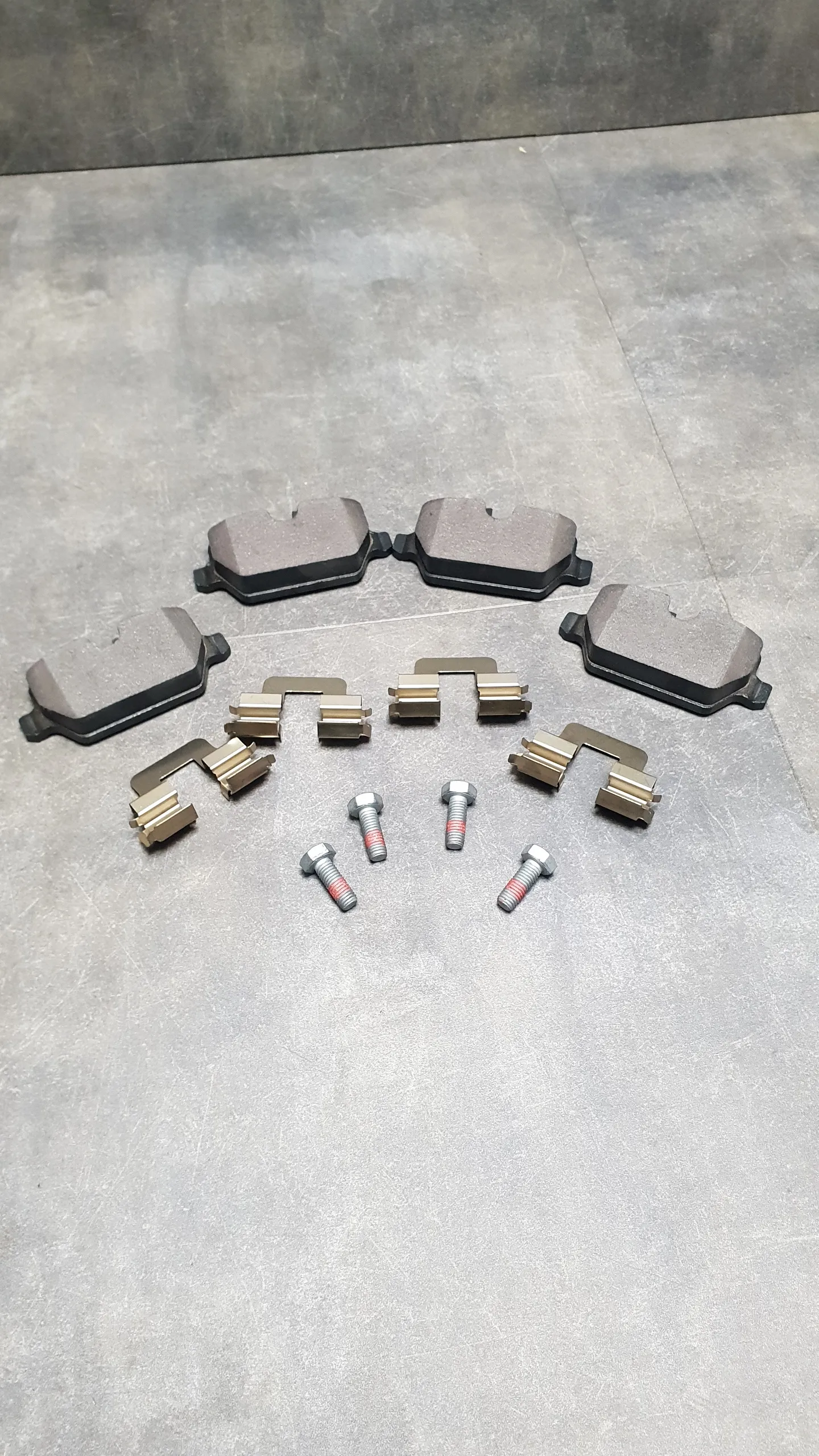 Колодки тормозные зад  3(E90E91), 1(E81,E87)   до 2,0 л.
