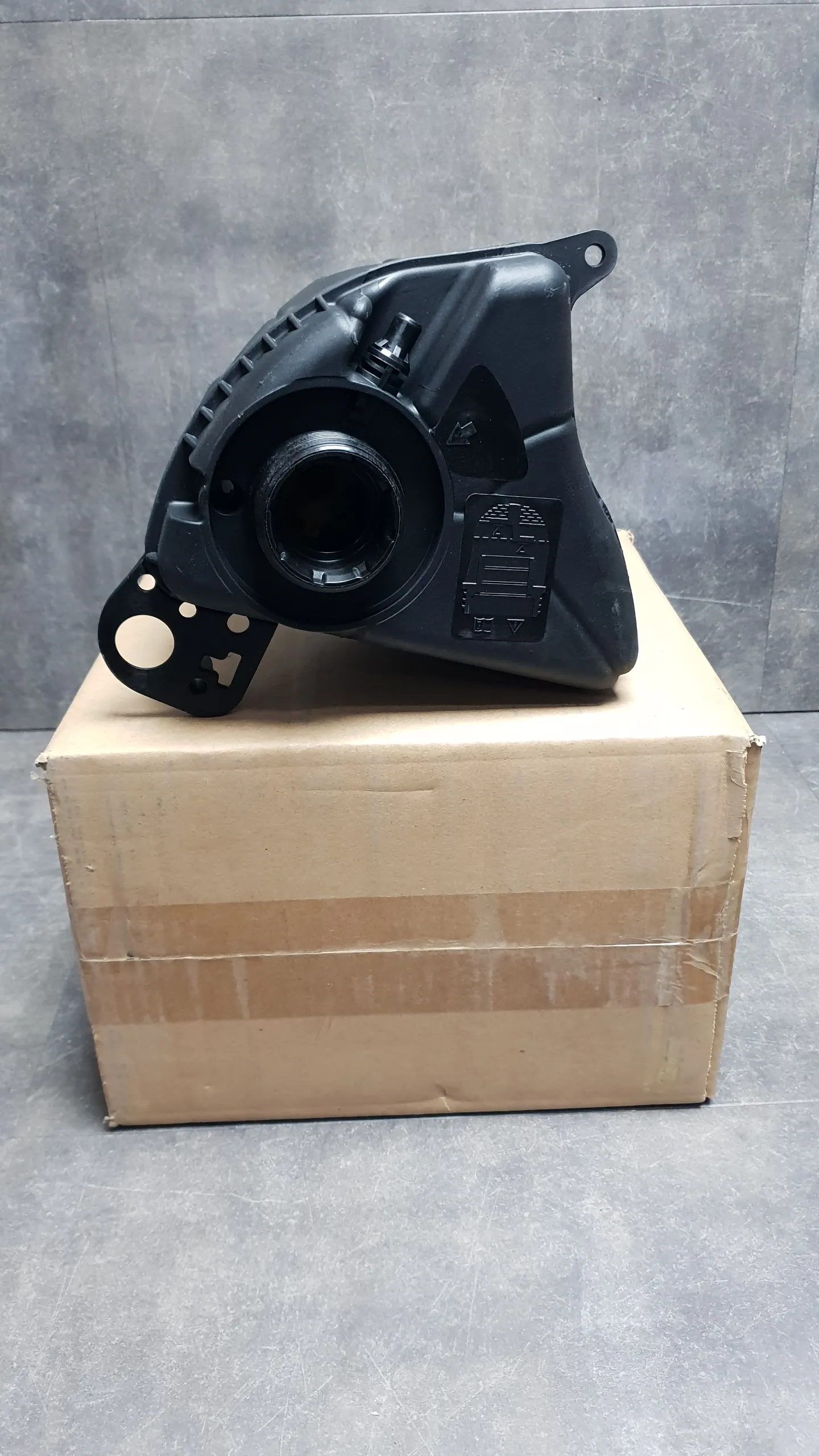 Бачок расширительный радиатора F07,F10,F11,F18,F01,F02 [N54,N55,N57]