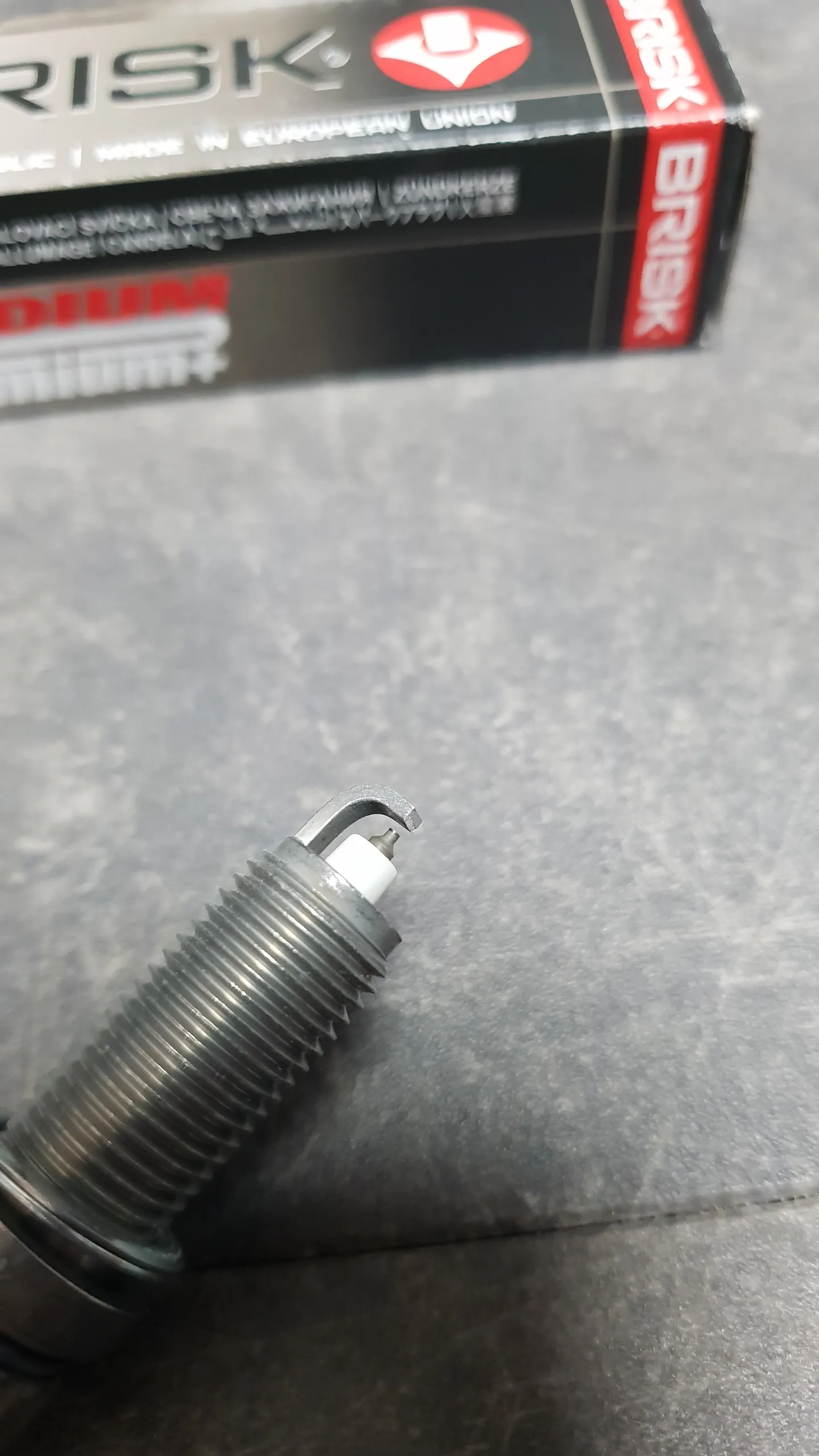 Свеча зажигания N13 [1,4;1,6;1,8] F20,F30 (номер BERU 12ZR6SPP2)