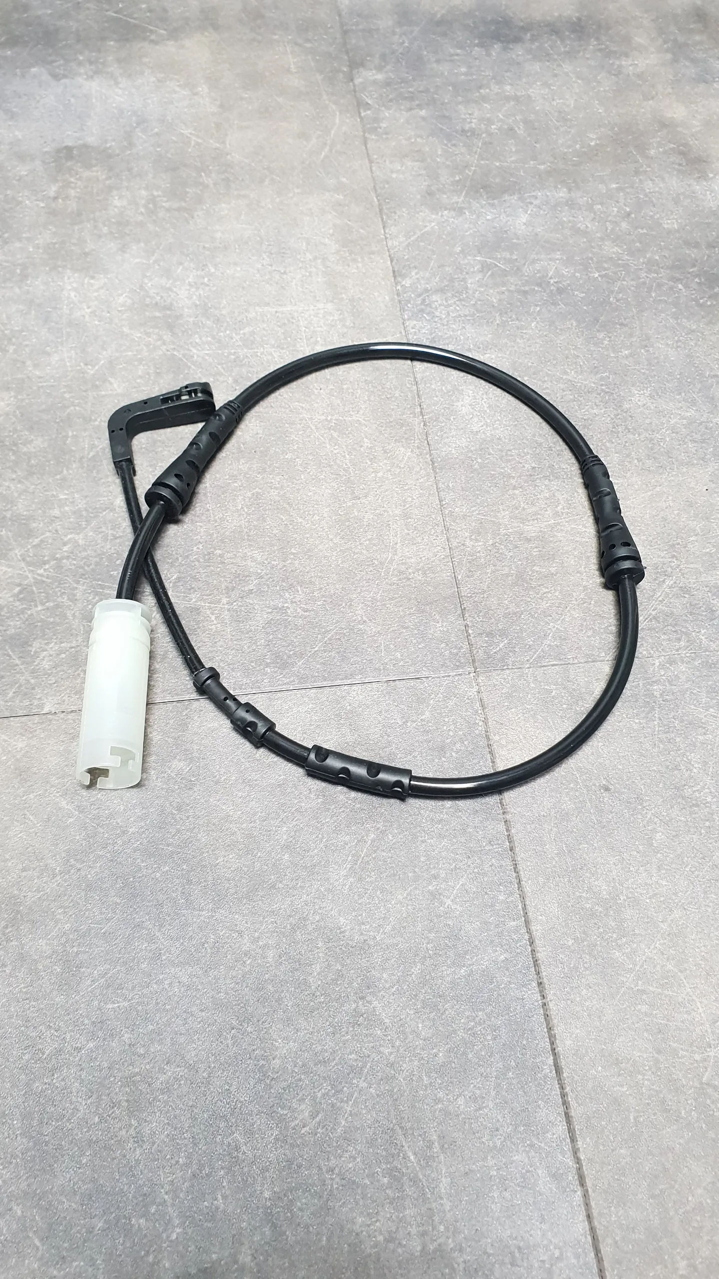 Датчик износа торм. колодок передн. E81-E88,E90-E93 (до 03.2010г)