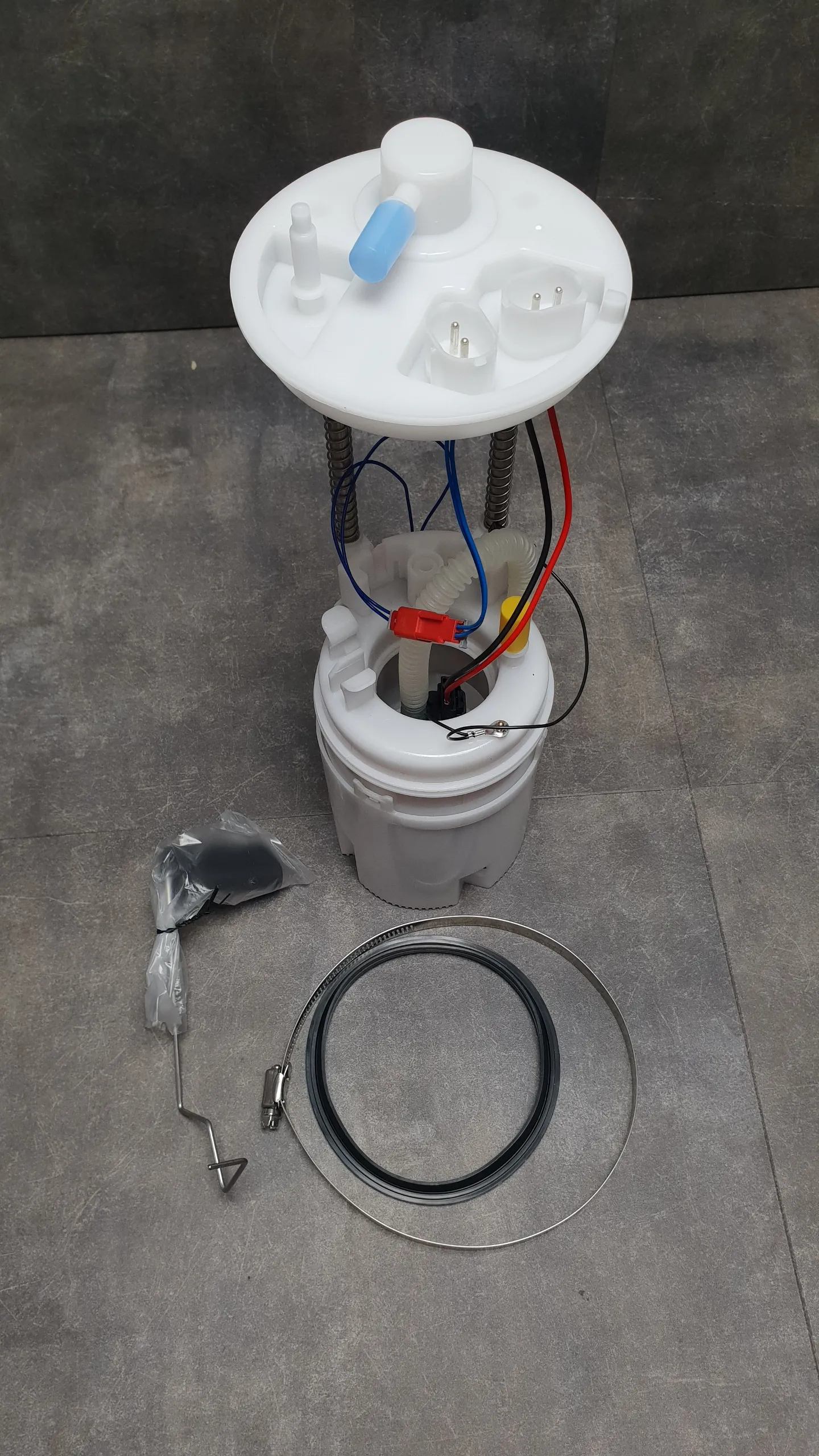 Топливный насос (бензонасос) E70 N52,N62 [модуль в сборе]