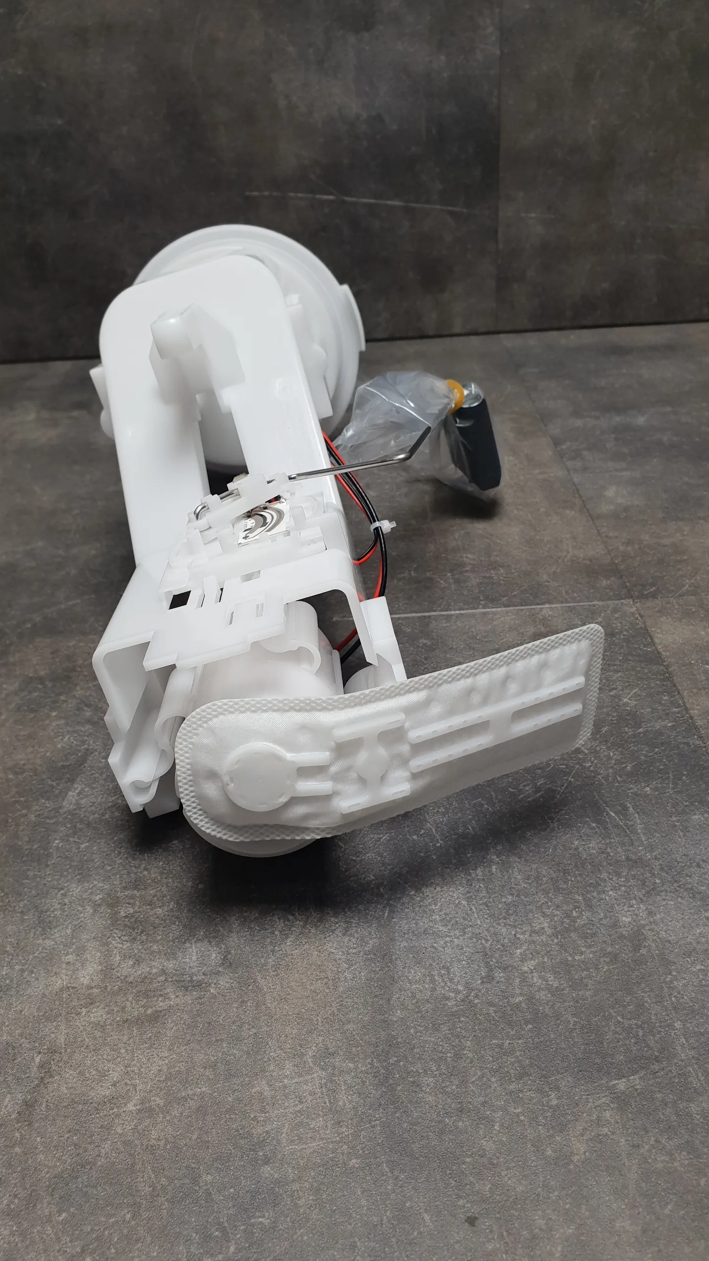 Топливный насос (бензонасос) E53 (в сборе с датчиком уровня)