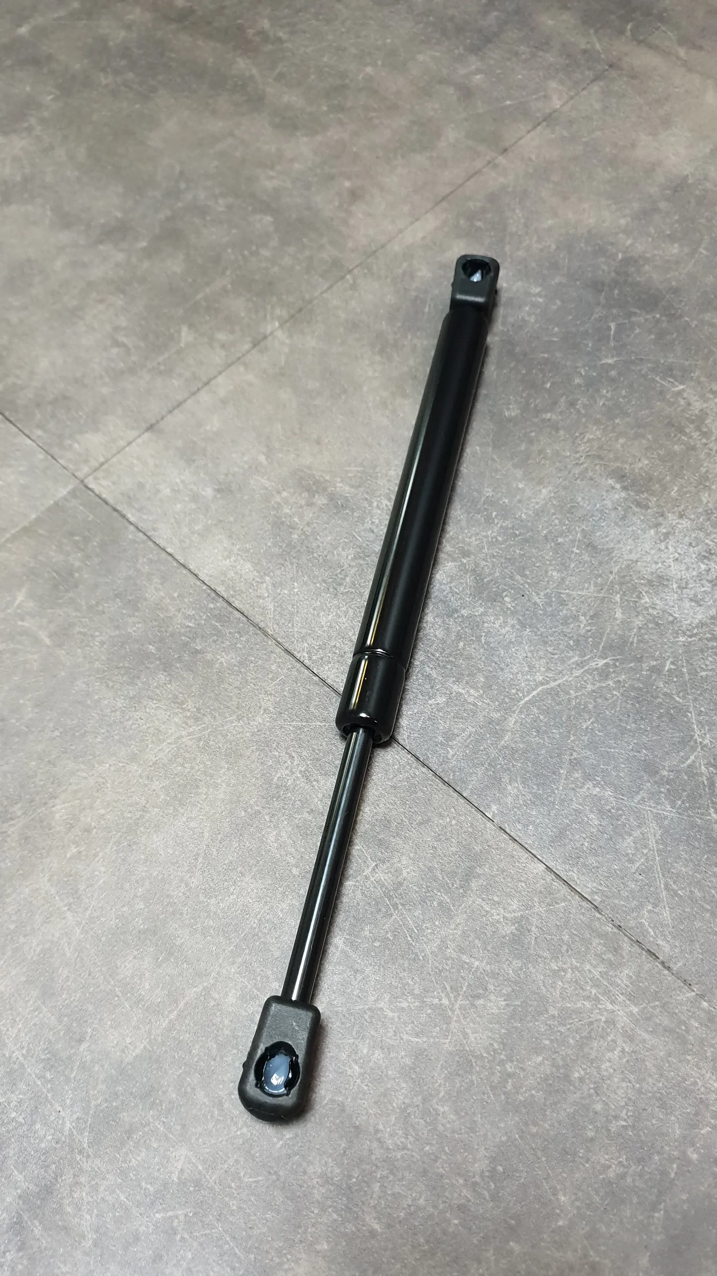 Амортизатор багажника газовый E36 (седан,купе)