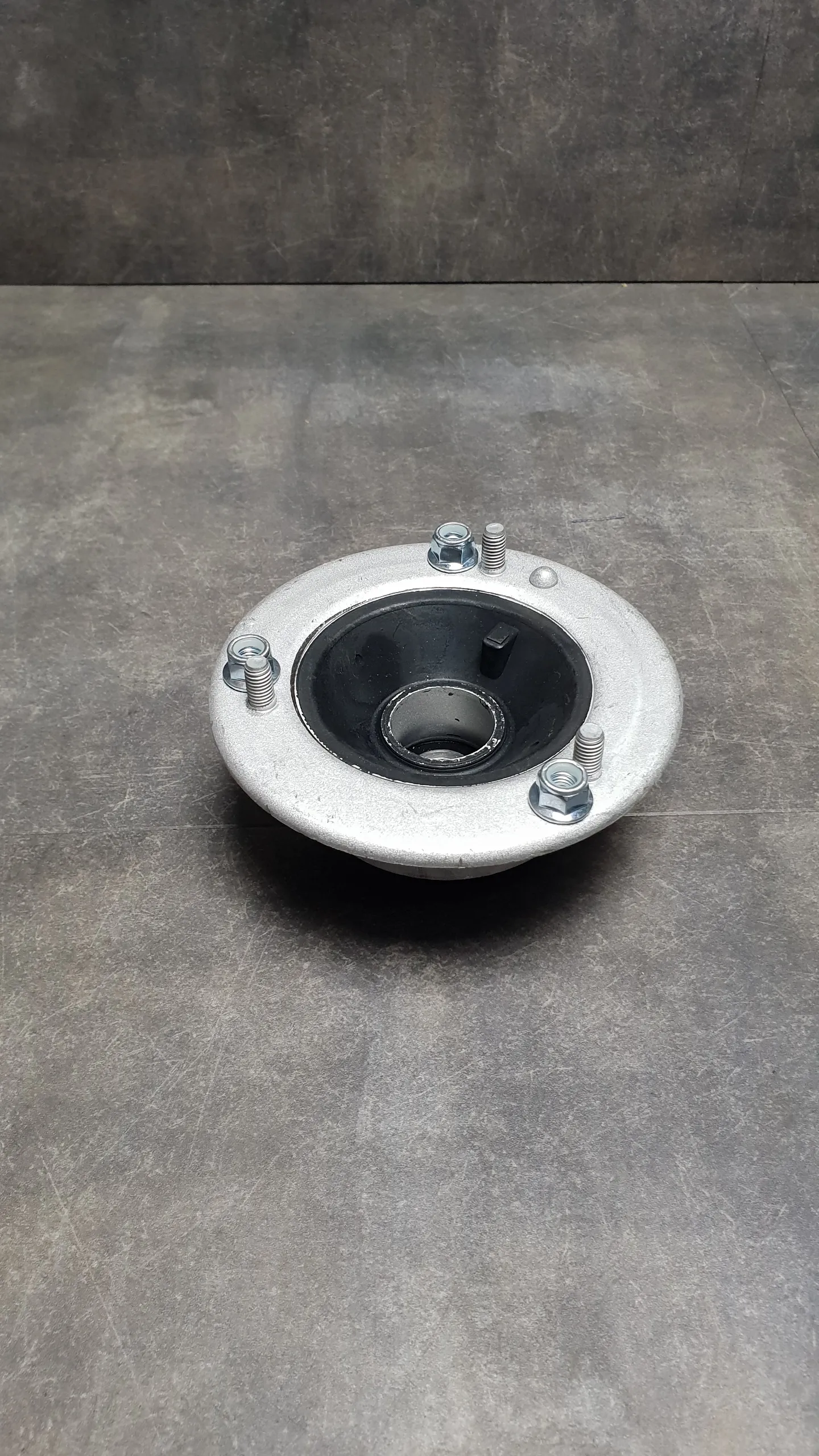 Опора амортизатора перед E46,E90;E39 (6 цил),E60,E63;X3 E83