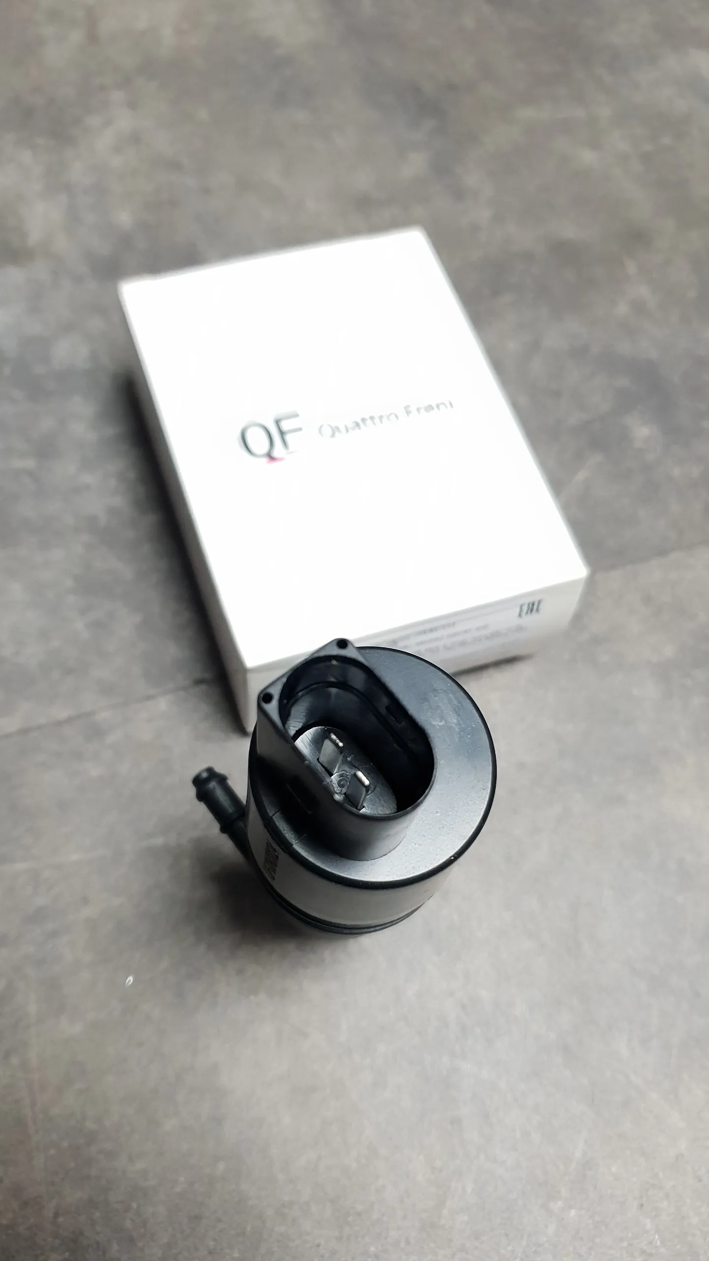 Моторчик (насос) стеклоомывателя BMW с 09.1997г.в.