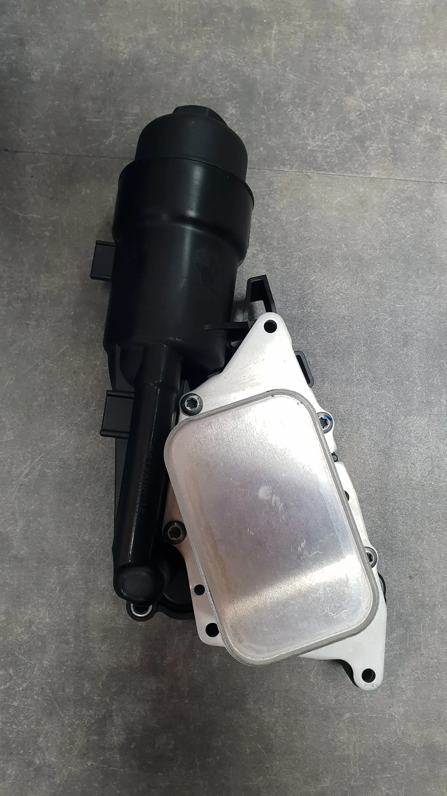 Корпус фильтра масляного B37,B38,B48 (в сборе)