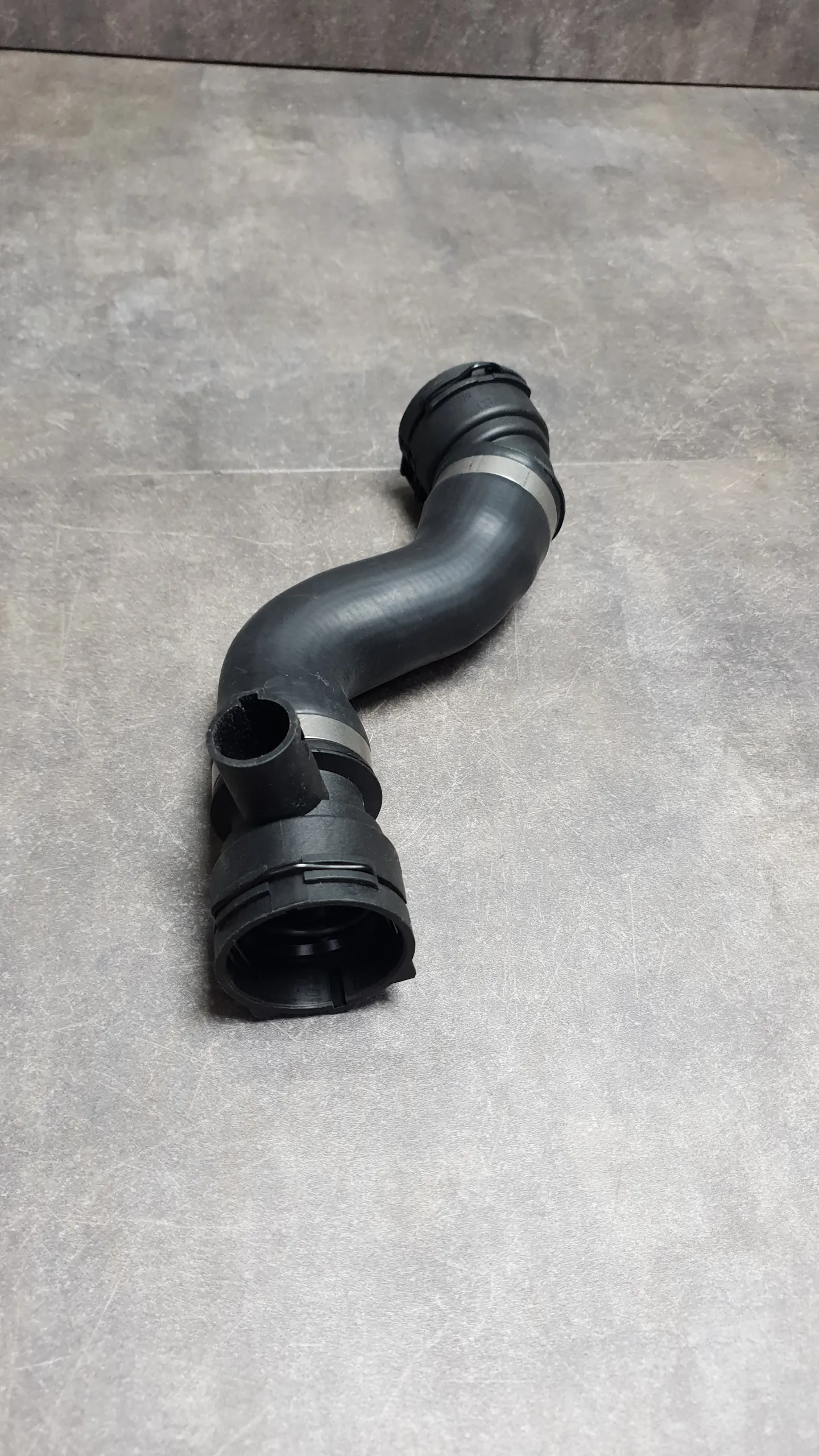 Патрубок системы охлаждения нижний E60,E65 [N52,N52N]