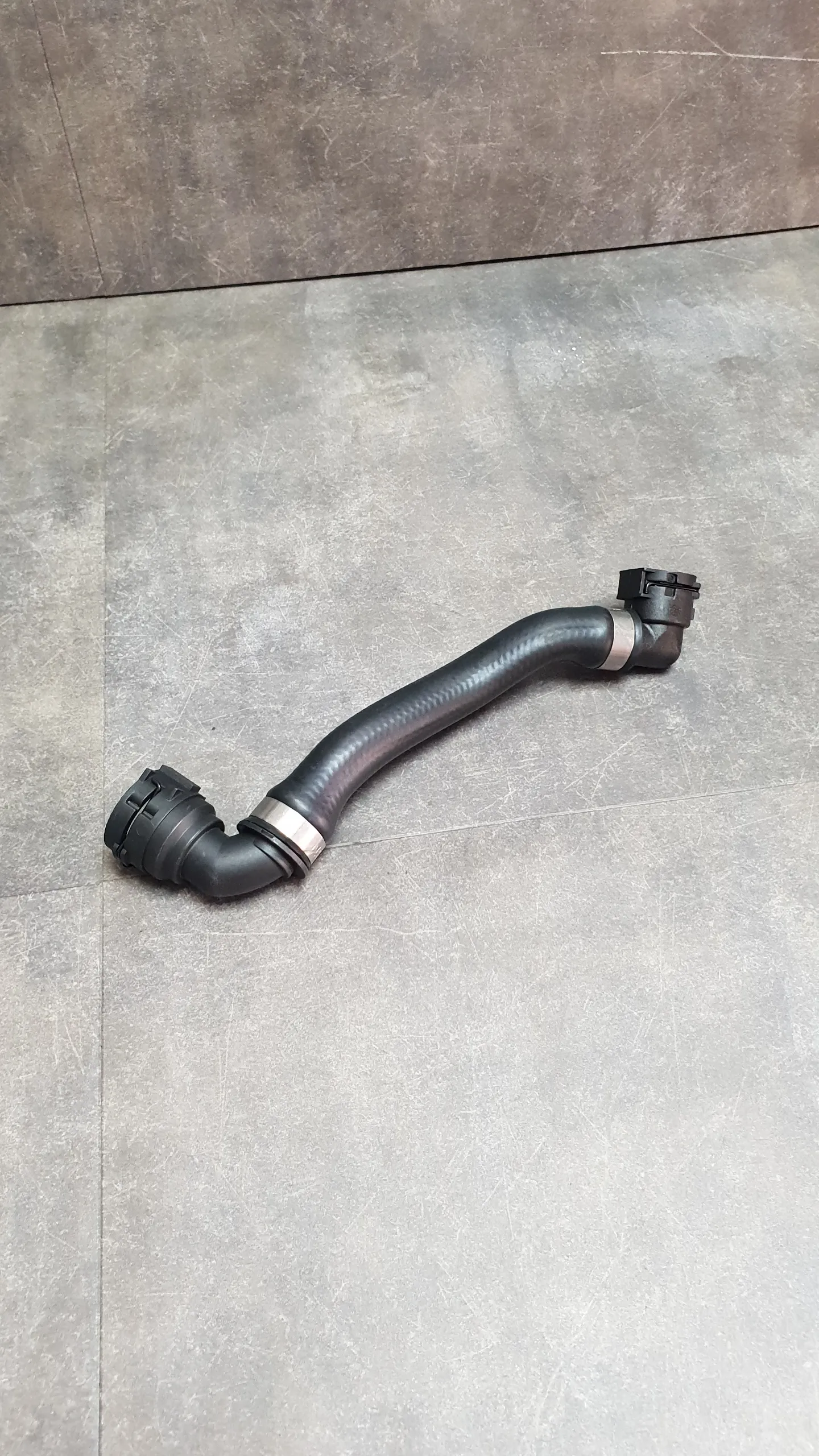 Патрубок системы охлаждения верхний (радиатор-доп.помпа) G30,G31,G38,G32,G11,G12 [B48, B58]