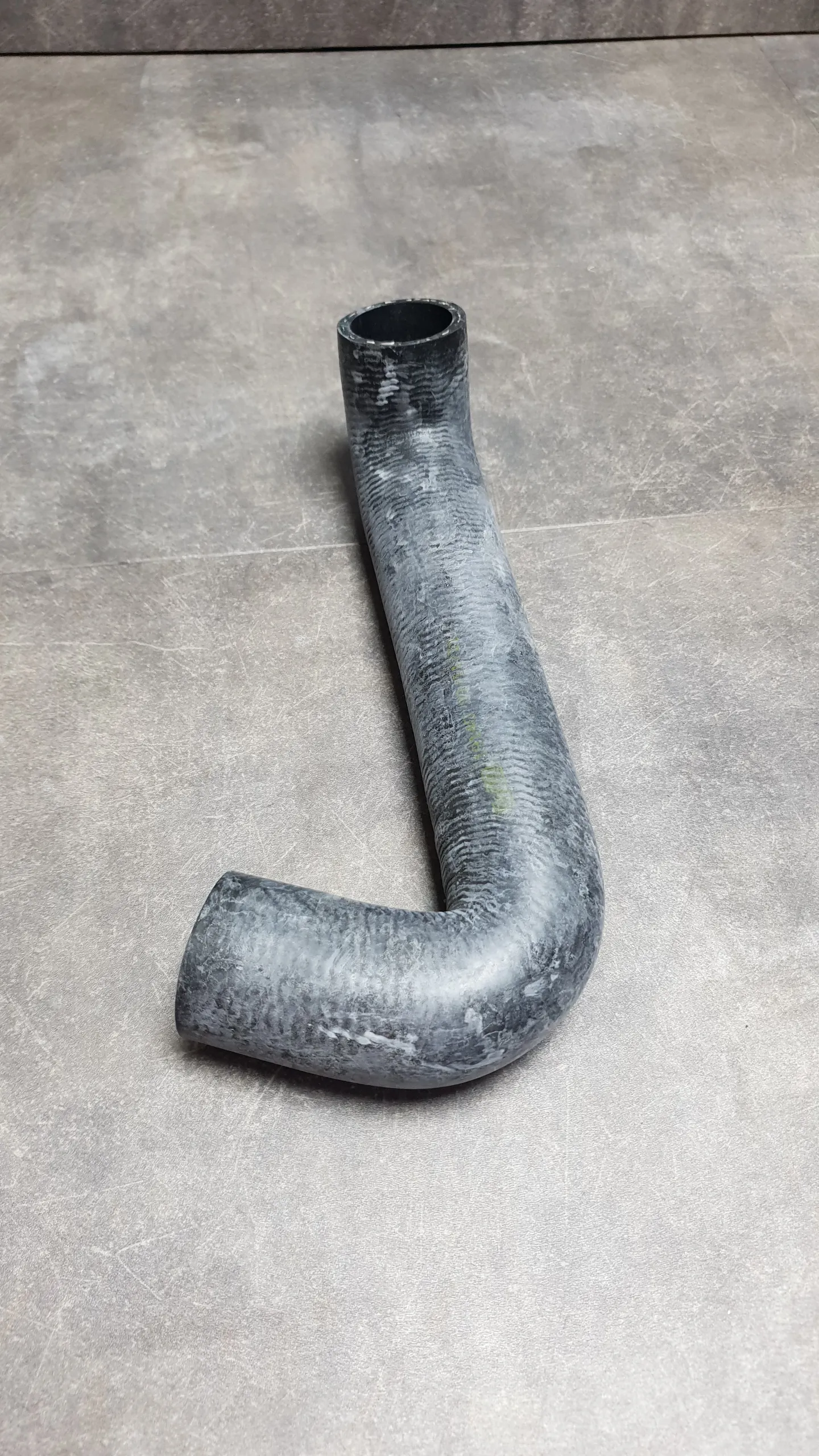 Патрубок системы охлаждения M20 [E30,E28] (помпа-термостат) [БЕЗ катализатора]