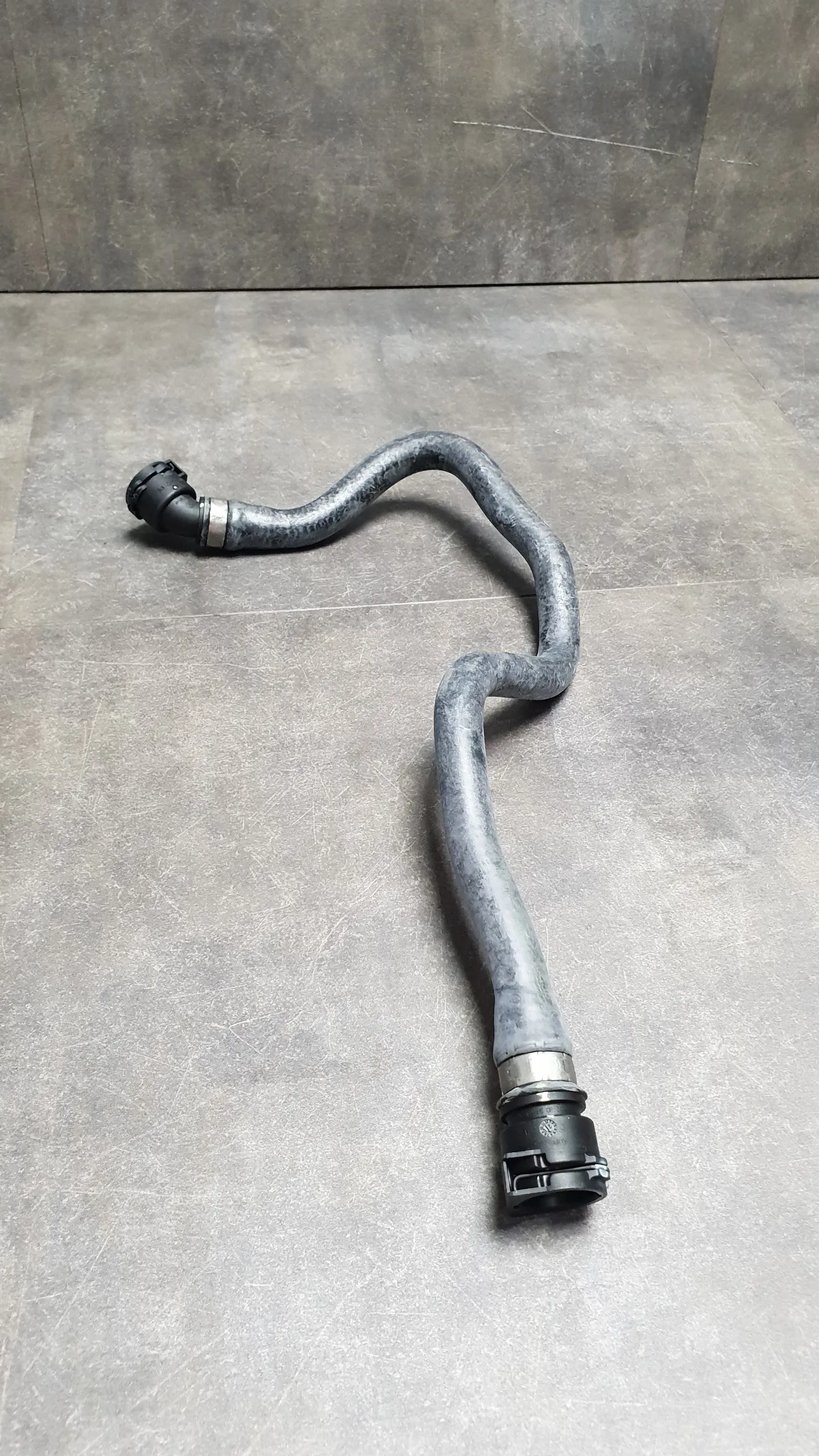 Патрубок системы охлаждения E65 [N62] (расш.бачок-помпа)