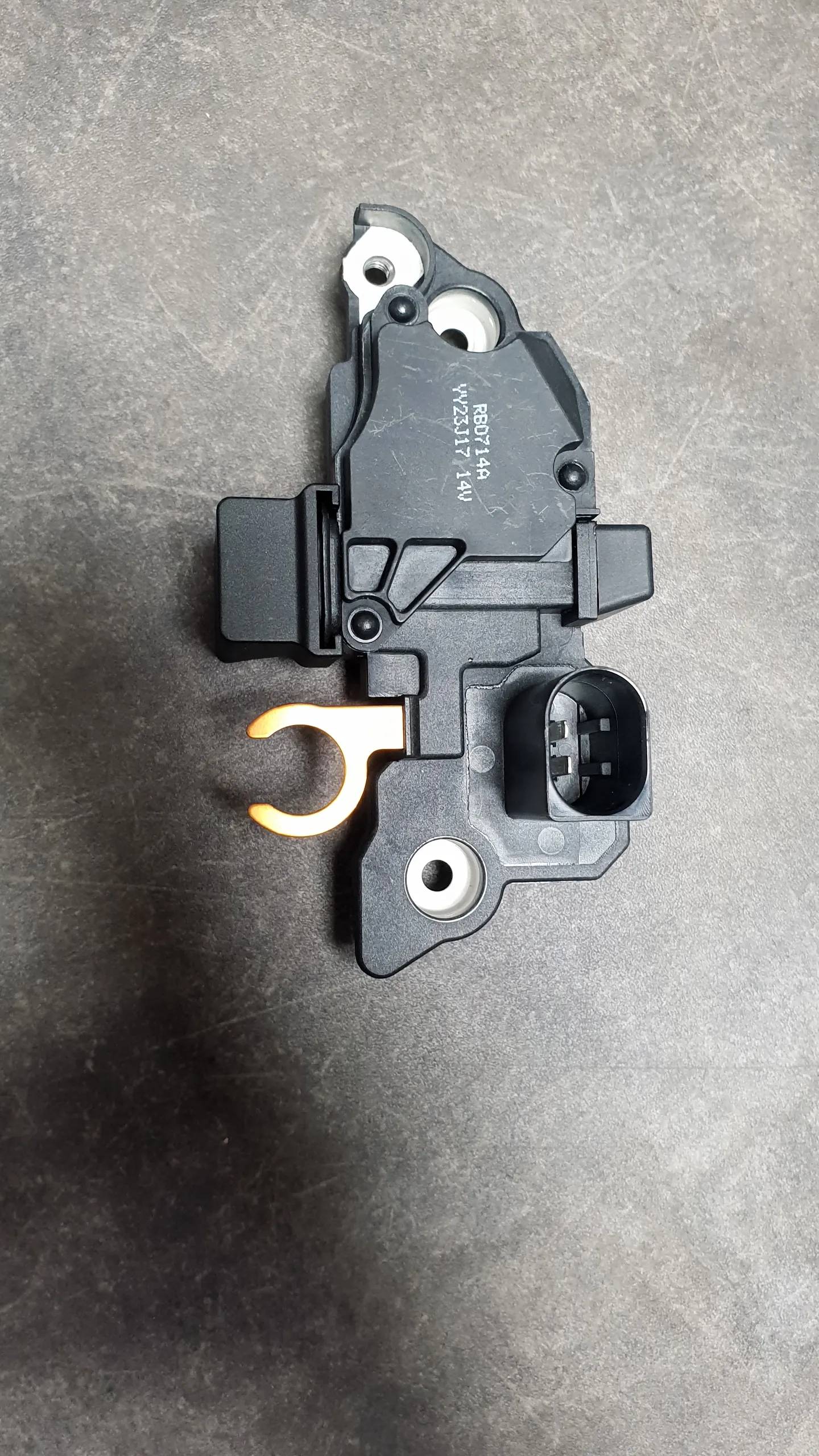 Регулятор напряжения E60 (M54) до 03/2004