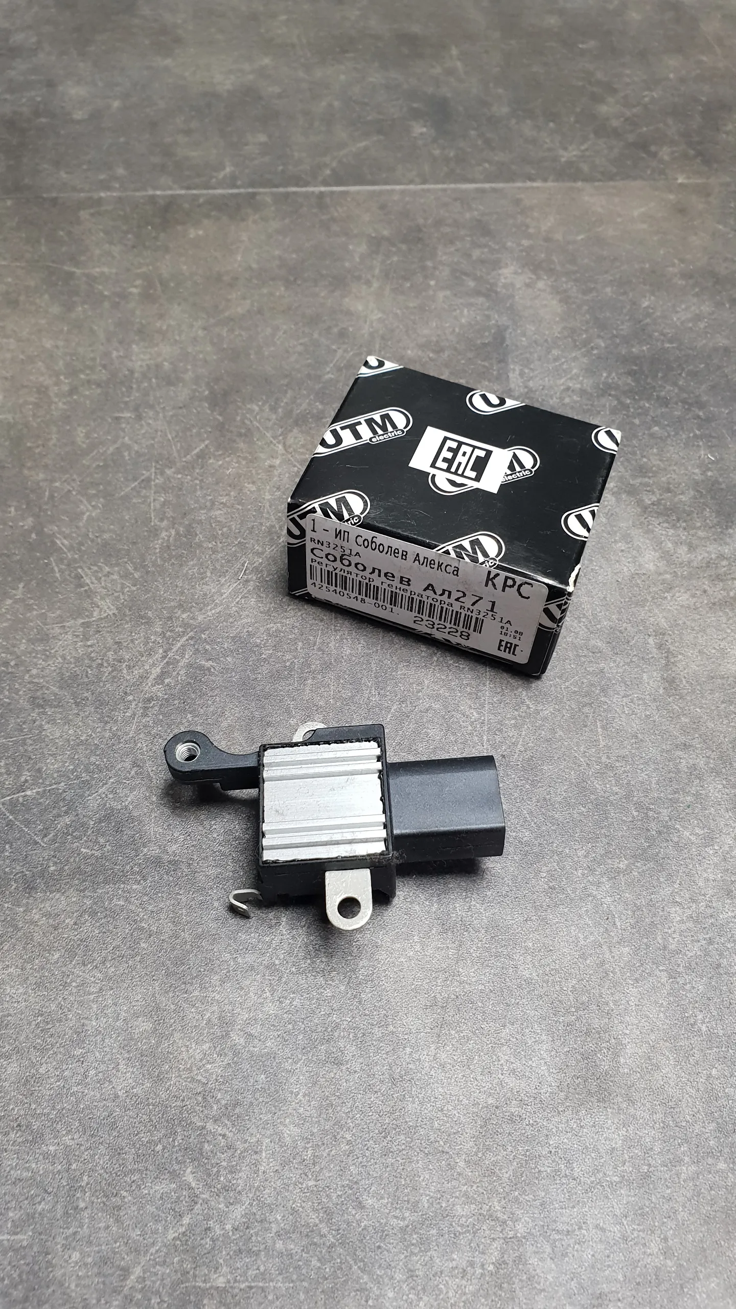 Регулятор напряжения N52N (F10,F18,F01,F25) (без щёток)