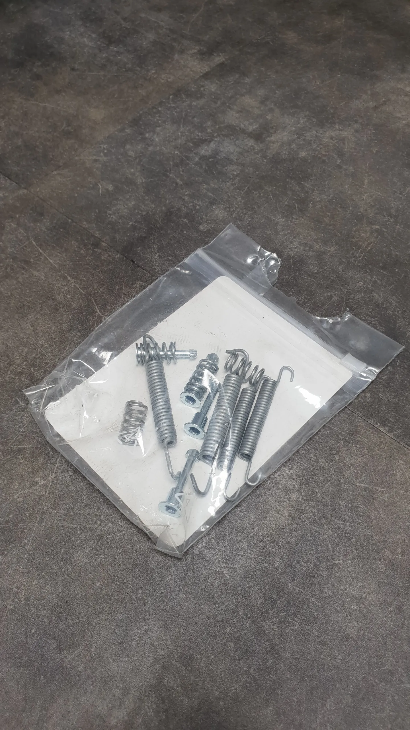 Комплект монтажный тормозных колодок E28,E34,E38,E39