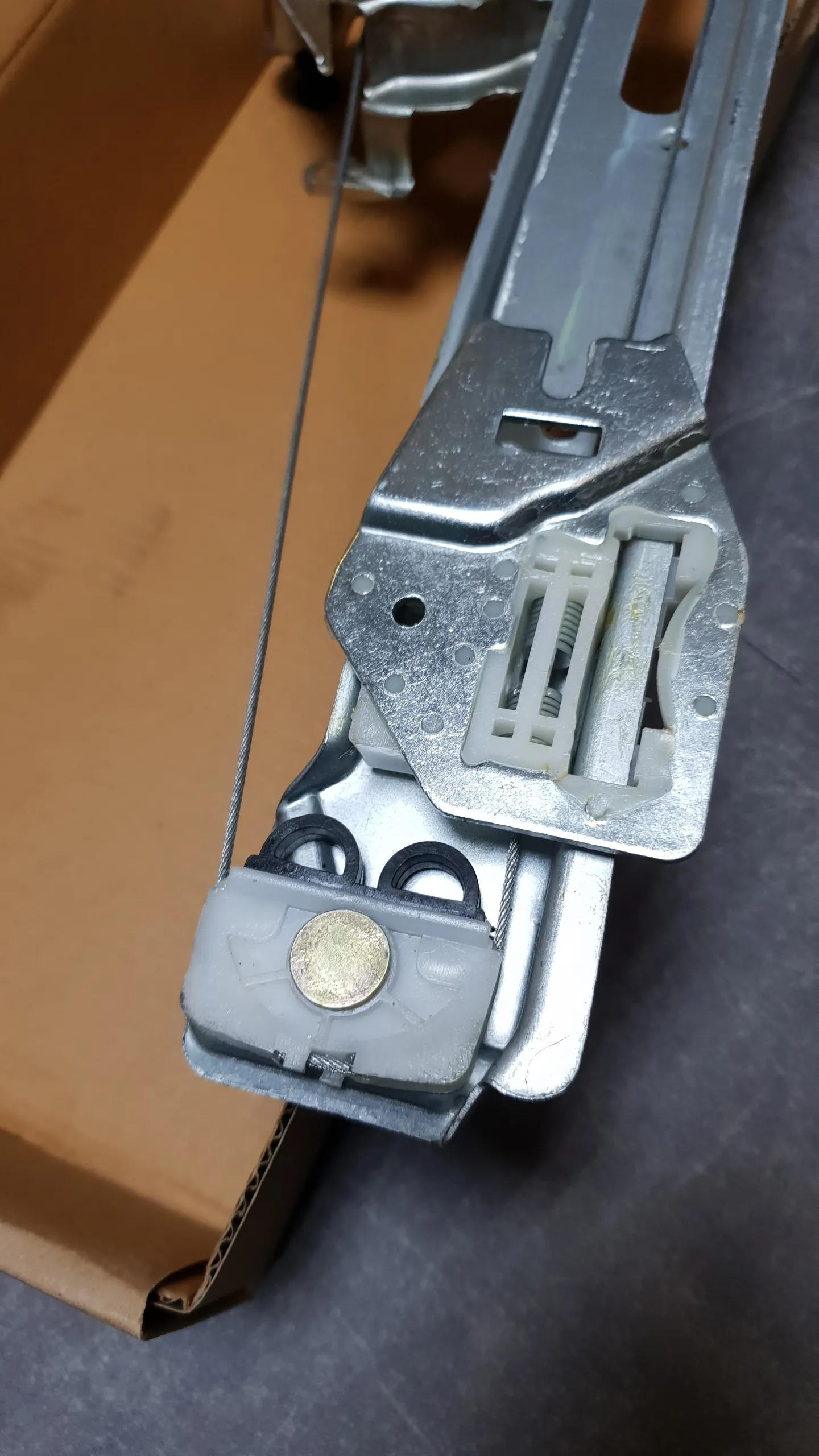 Механизм стеклоподъемника Е46 без мотора (задний L)