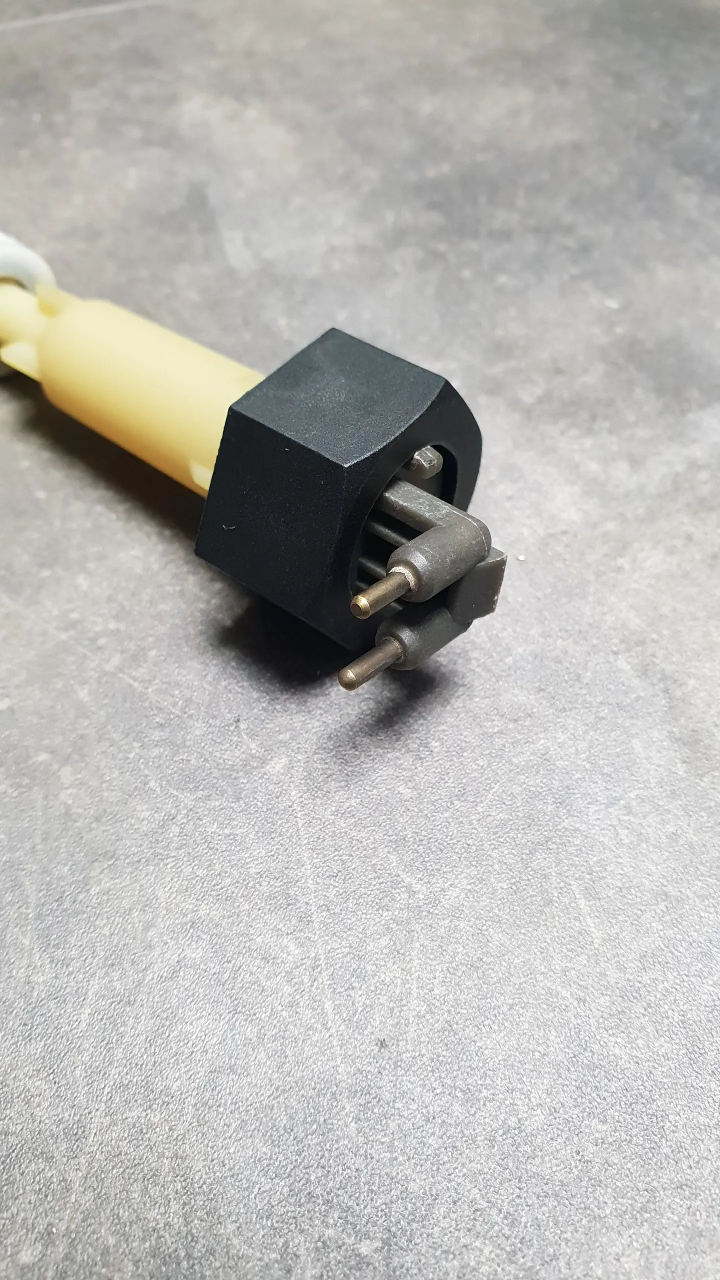 Датчик уровня охлаждающей жидкости (в радиатор)