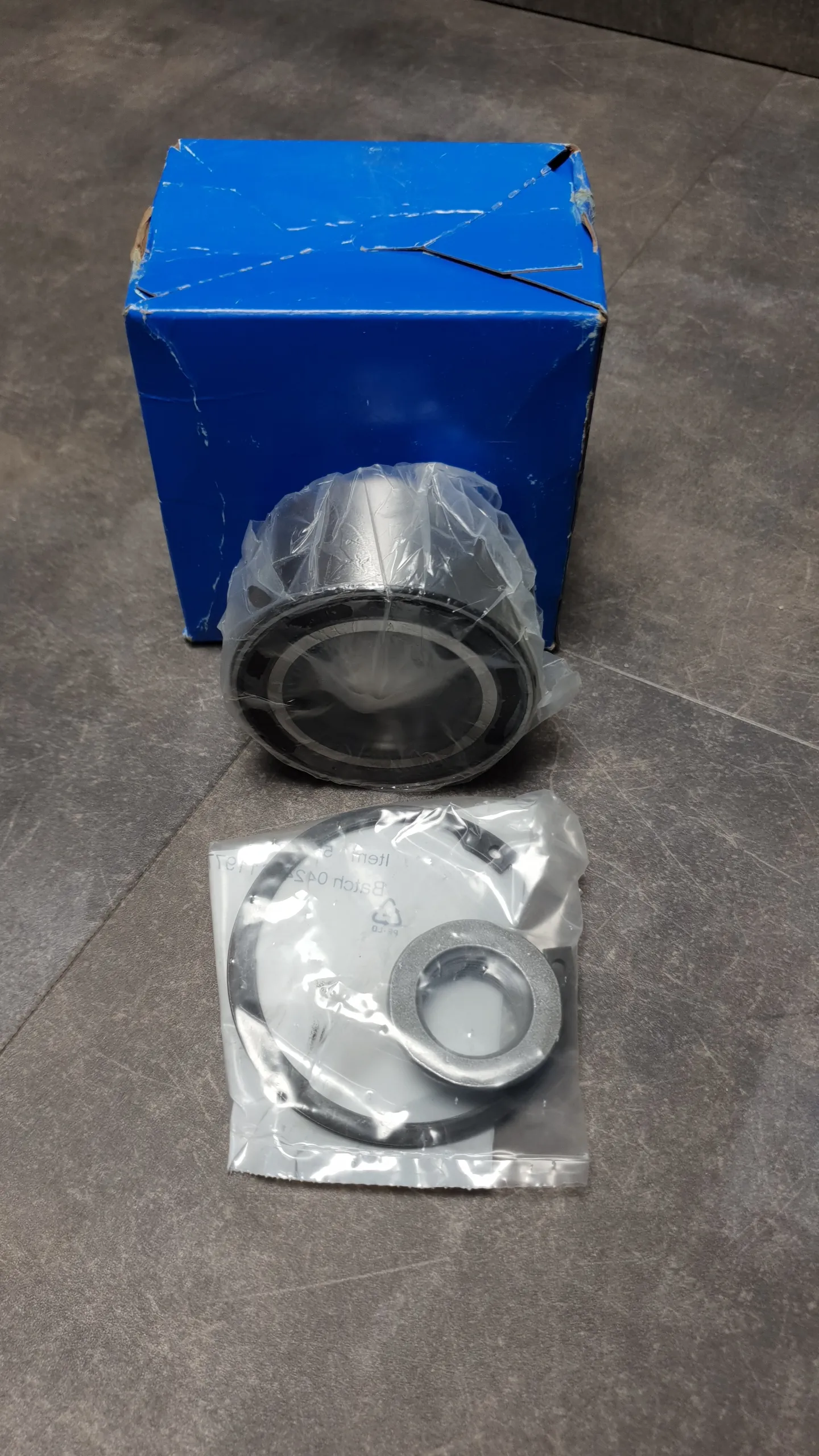 Подшипник ступицы зад F20-23,F30-32 [42X75X37]