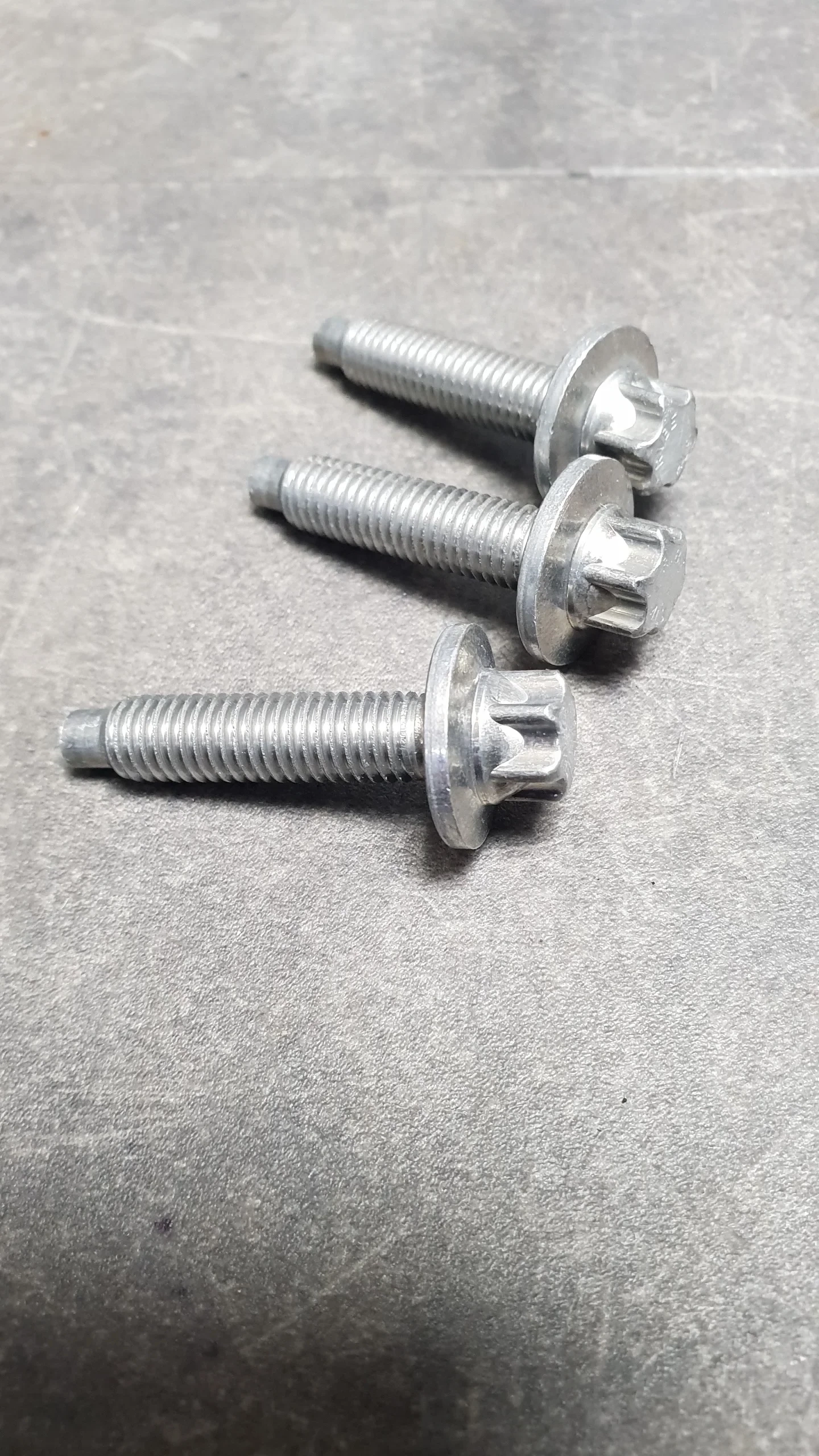 Болт помпы N51-N55 (M8x32) (комплект из 3-х штук)