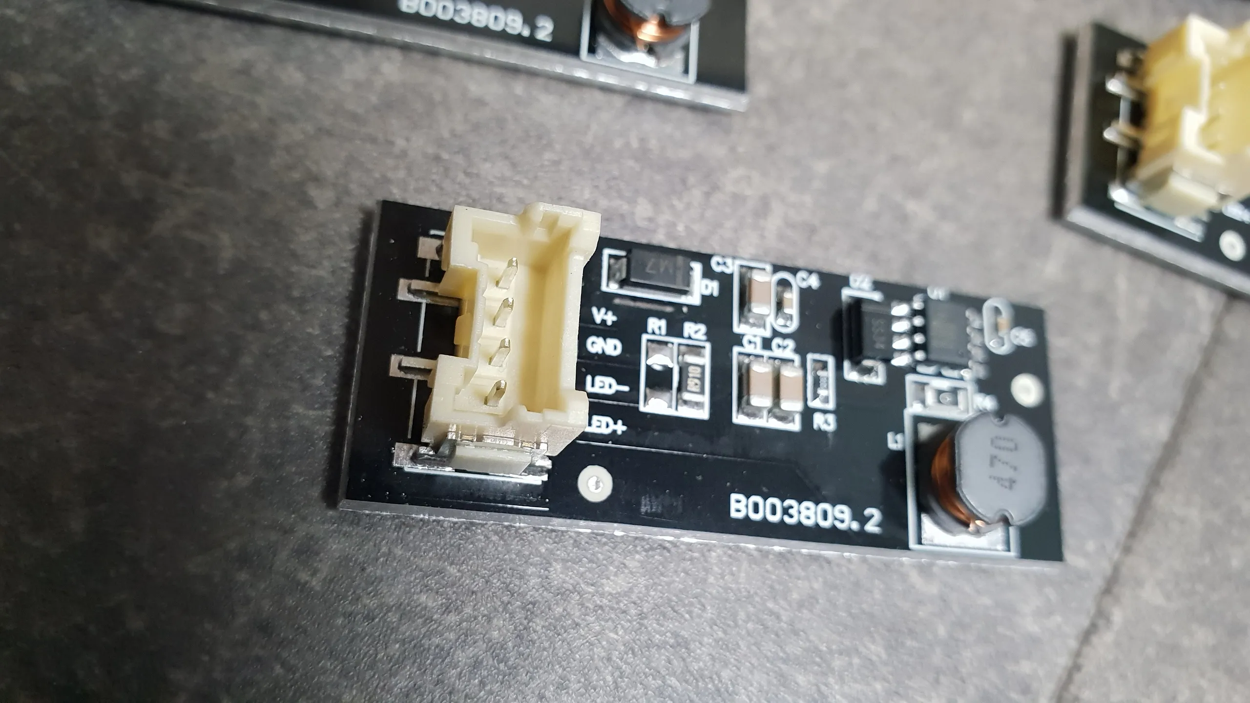 Драйвер заднего фонаря F25 (в крышку багажника)